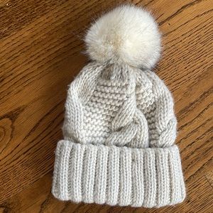 H & M beanie with faux fur Pom